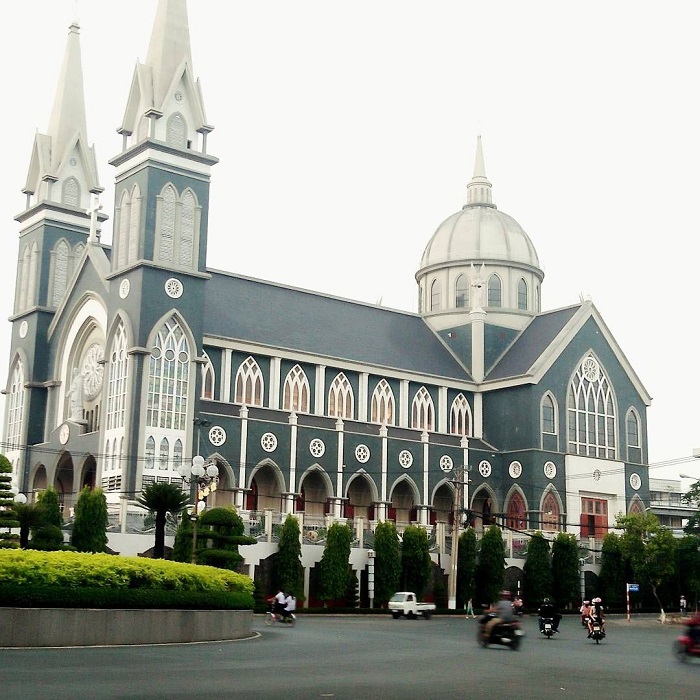 nhà thờ chánh tòa Phú Cường - kiến trúc độc đáo