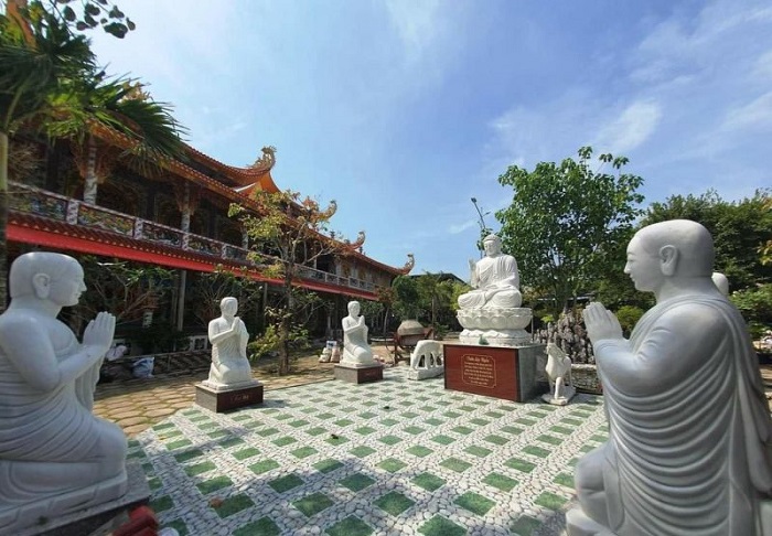 Famous pagodas in Ca Mau - famous Thien Lam pagoda