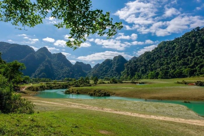 Thảo nguyên Đồng Lâm thuộc Xã Hữu Liên, huyện Hữu Lũng, tỉnh Lạng Sơn