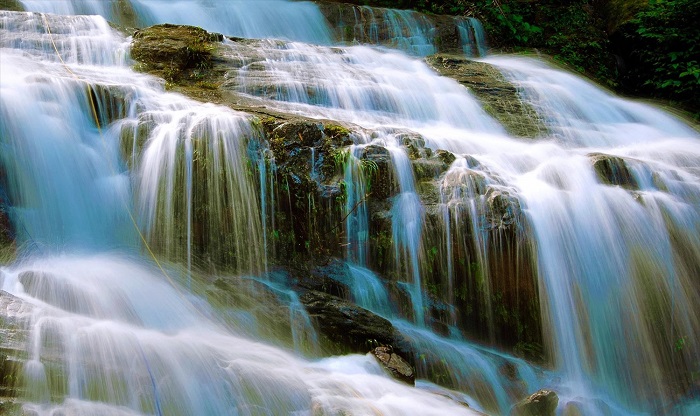 Introducing Quang Binh Toc Tien Waterfall 