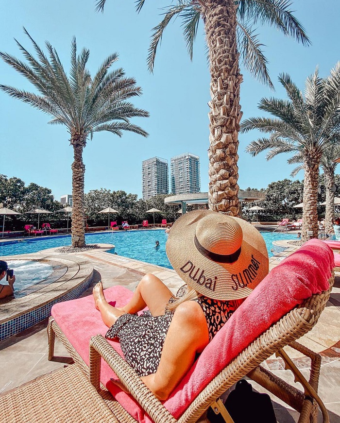 Hồ bơi ngoài trời của khách sạn - trải nghiệm khách sạn Shangri La Dubai