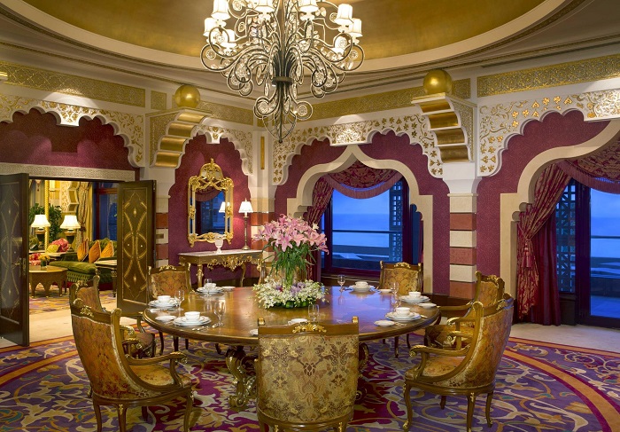 Nội thất sang trọng và vương giả - khách sạn đẹp nhất ở Trung Đông