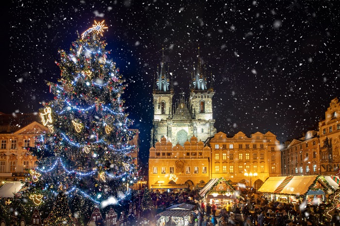 Chợ Giáng sinh ở Quảng trường Old Town - chợ Giáng Sinh ở Châu Âu 2022