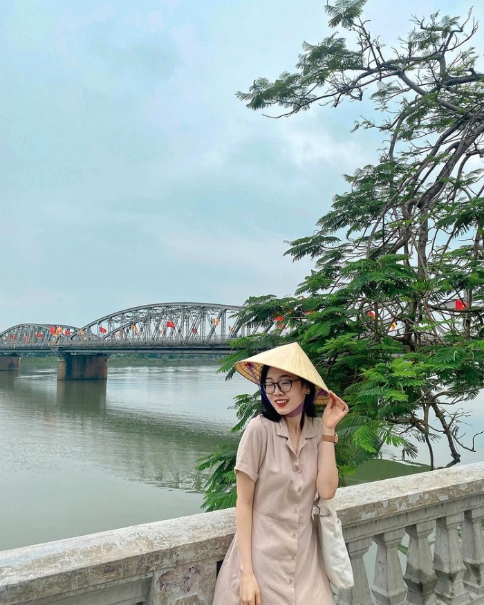 cầu trường tiền gần chùa Trúc Lâm Huế  rất đẹp 