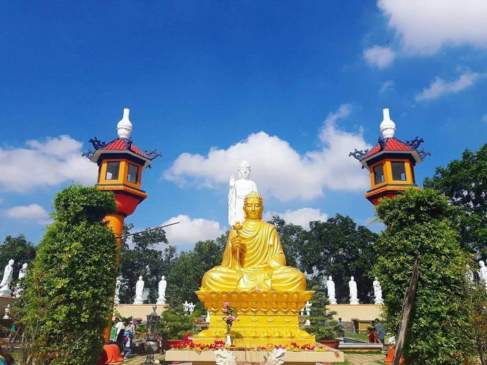 chùa Phật Cô Đơn có nhiều tượng Phật 