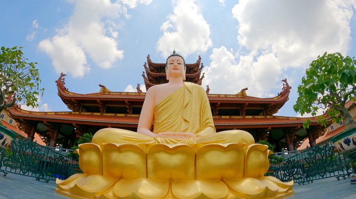 Chiêm ngưỡng tượng Phật lộ thiên ở chùa Phật Cô Đơn  