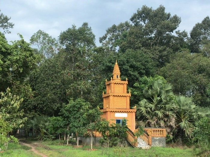 Khu mộ ở chùa Svay Tây Ninh 