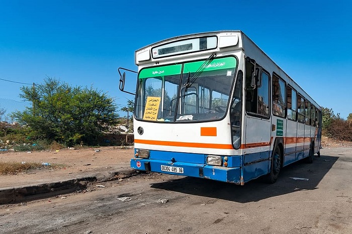 Xe buýt đến thành phố Timgad Algeria