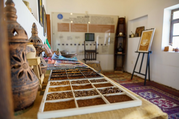 Khu vực trưng bày gia vị trong trung tâm văn hóa Sheikh Mohammed