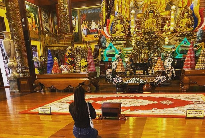du lịch Quảng Ninh mùa đông - thăm chùa Ba Vàng