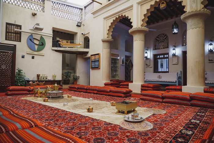 Sắp sếp trước một bữa ăn trong trung tâm văn hóa Sheikh Mohammed