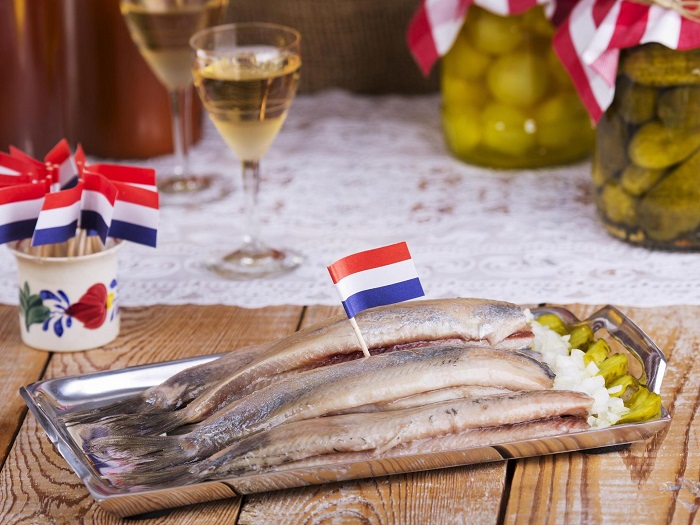 Cá trích sống Hà Lan - khám phá ẩm thực Hà Lan