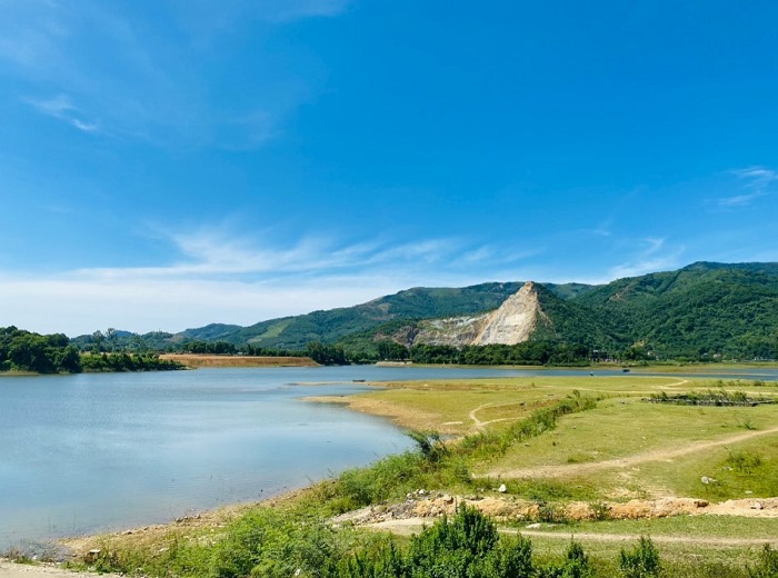 Cùng giữ gìn cảnh quan sạch đẹp cho hồ Đồng Chanh Hòa Bình