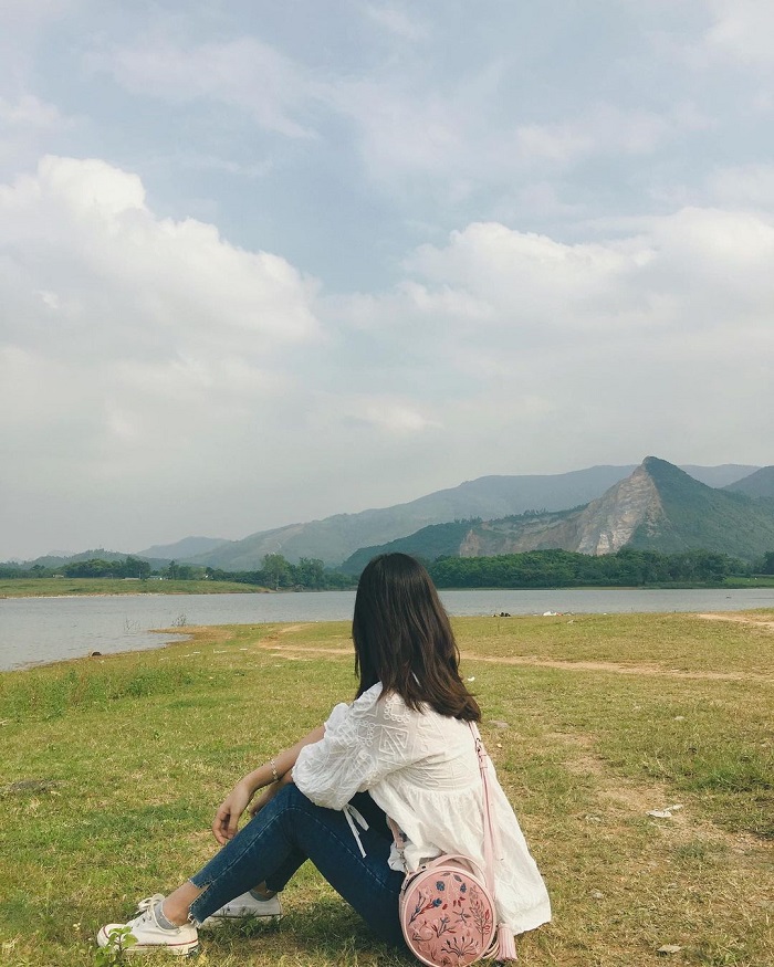 Hồ Đồng Chanh Hòa Bình có không gian rộng lớn