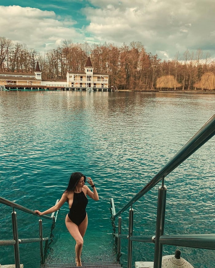 Thời gian tuyệt vời ghé đến hồ Hevizb Hungary