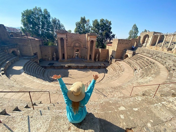 Nhà hát La Mã Guelma là di sản La Mã bên cạnh thành phố Timgad Algeria