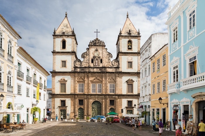 Nhà thờ São Francisco là địa danh gần cung điện Rio Branco