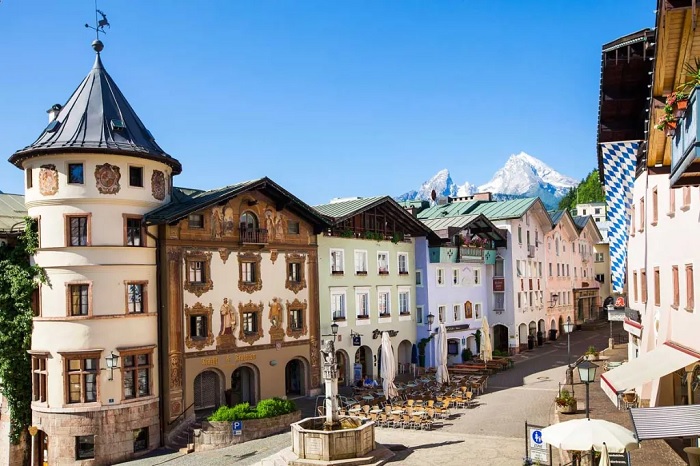 Đi bộ qua phố cổ Berchtesgaden là  trải nghiệm du lịch Berchtesgaden