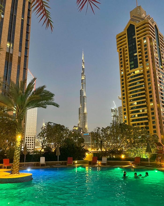 Tầm nhìn ra tòa nhà cao nhất thế giới ở hồ bơi ngoài trời - trải nghiệm khách sạn Shangri La Dubai