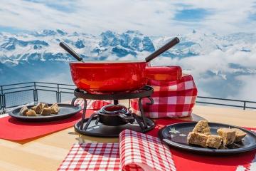 Những điều thú vị về phô mai Thụy Sĩ - món ăn đặc sản vùng núi Alps