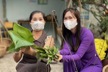 Chợ lá Tây Ninh - phiên chợ độc đáo ‘tiêu tiền bằng lá cây’ hút khách tham quan