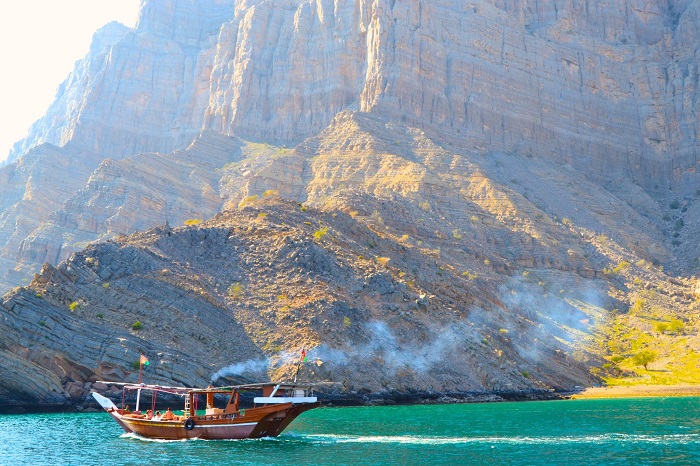 Thuyền dhow truyền thống thăm vịnh - Địa điểm du lịch Oman