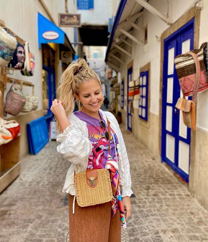 Con hẻm nhỏ ở thị trấn Essaouira Maroc