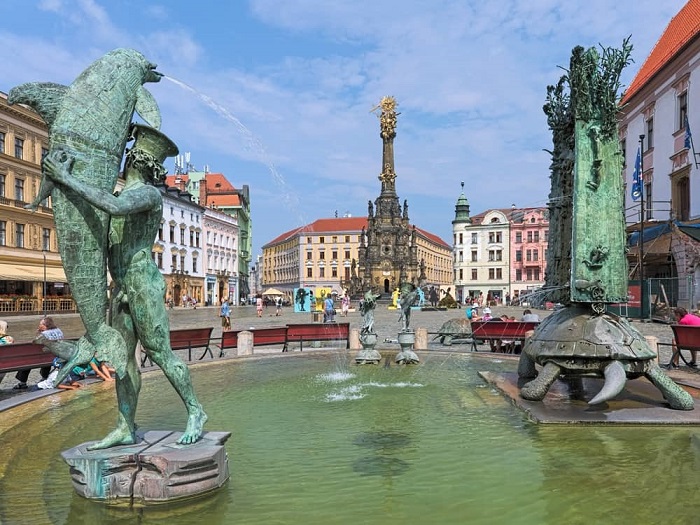 Đài phun nước Olomouc là điểm tham quan ở thành phố Olomouc