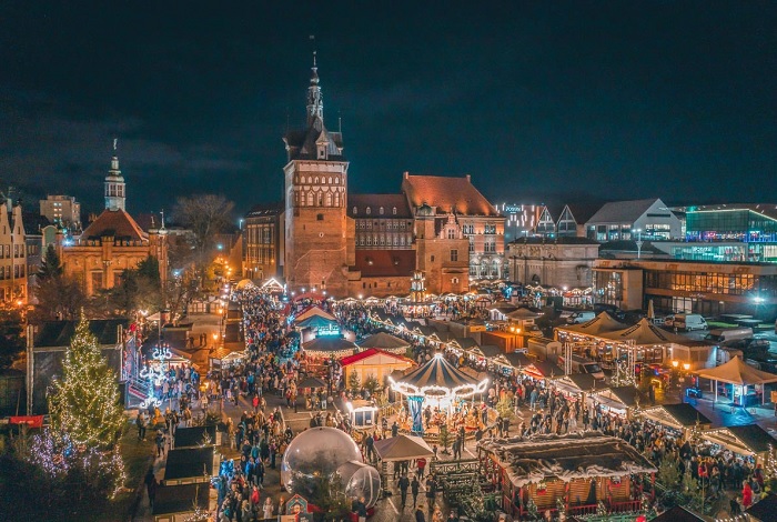 chợ giáng sinh Gdansk bắt đầu ở Gdańsk, Ba Lan vào ngày 18 tháng 11