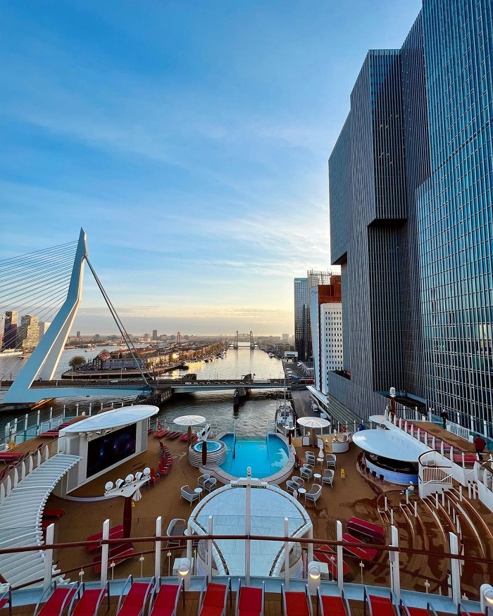 Rotterdam là một trong những bến cảng đẹp nhất thế giới nằm ở Hà Lan