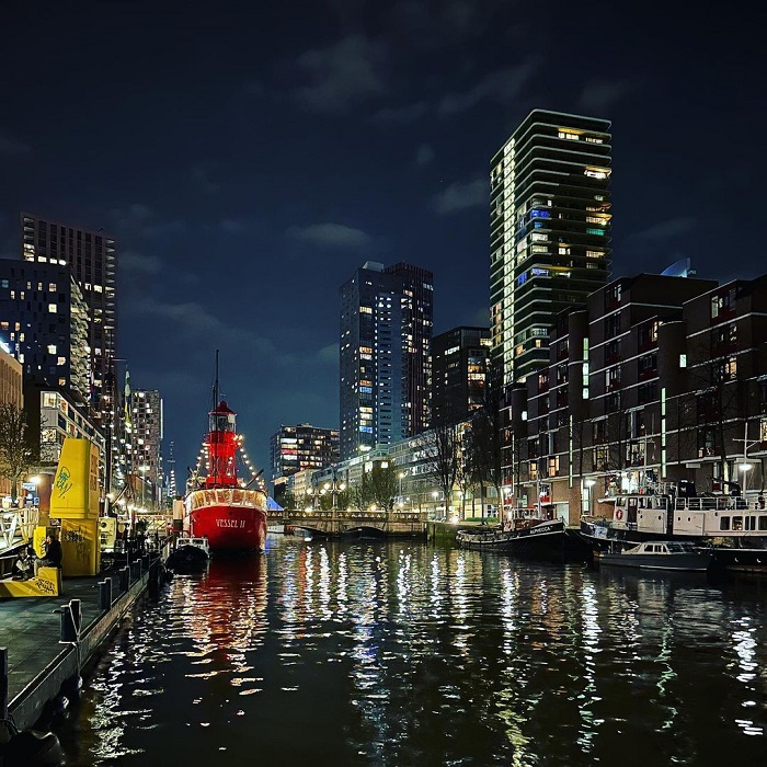 Rotterdam là một trong những bến cảng đẹp nhất thế giới có quy mô lớn