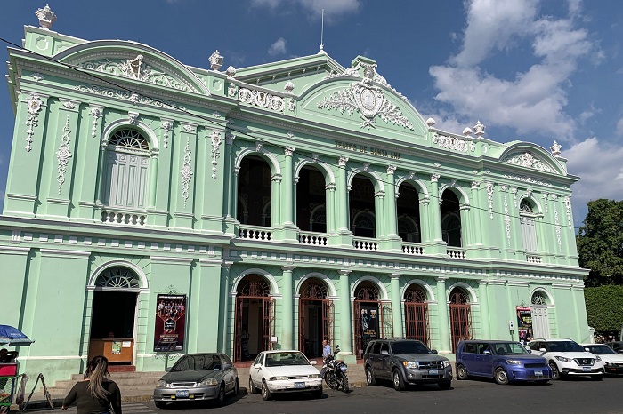 Tham quan Nhà hát quốc gia là điều nên làm ở thành phố Santa Ana El Salvador 
