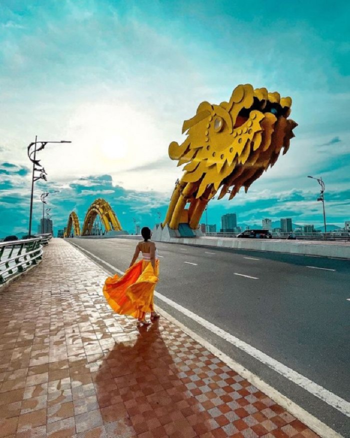 Dragon Bridge is a tourist destination near An Thuong night market in Da Nang