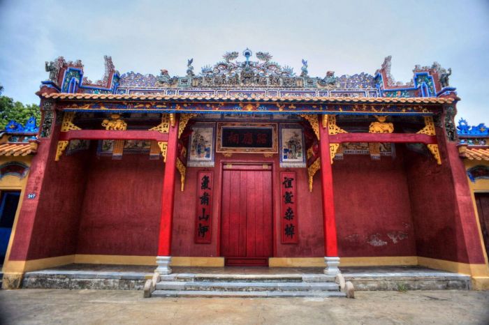 The space of Chieu Ung Temple, a Chinese building in Hue  