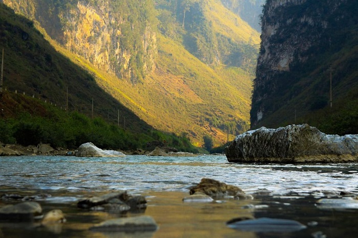 Sông Miện là dòng sông đẹp ở Hà Giang đi qua những ngọn đồi, ngọn núi