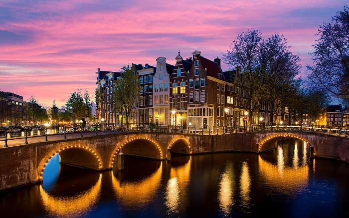 Kênh đào Amsterdam - địa điểm du lịch Amsterdam