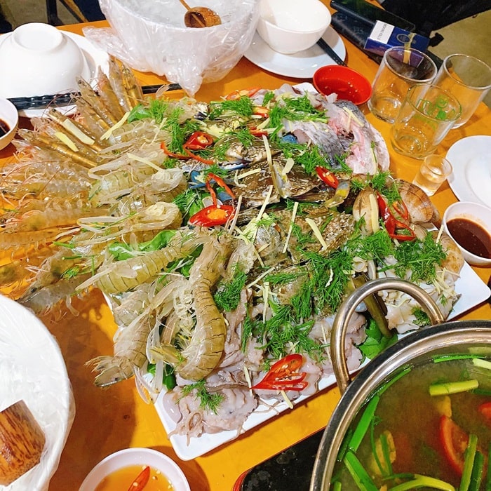 nhà hàng hải sản ở Quảng Ninh - làng chài Cienco5