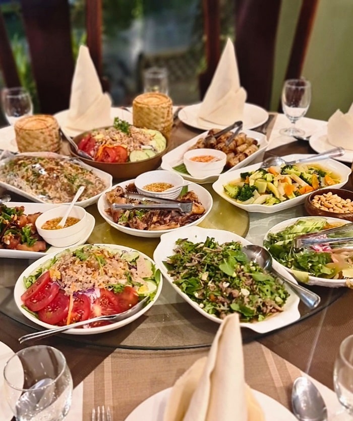 Tamnak Lao - nhà hàng nổi tiếng ở Viêng Chăn 