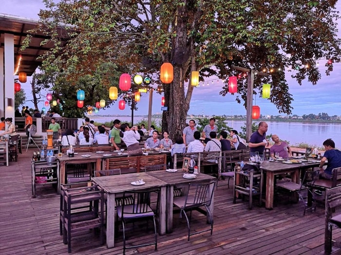 Kong View - nhà hàng nổi tiếng ở Viêng Chăn