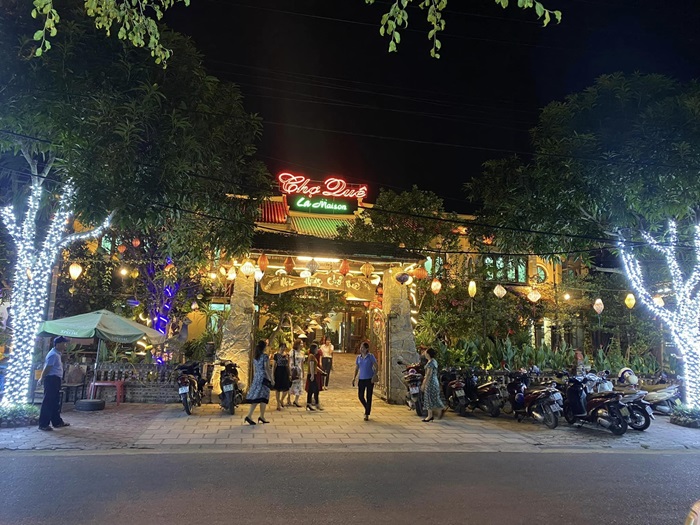 Night restaurant in Ninh Binh - La Maison Country Market