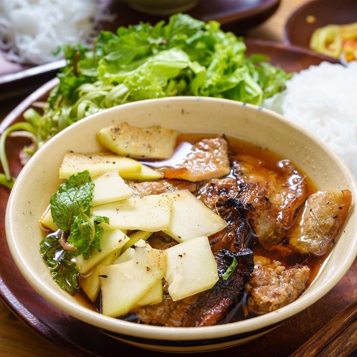 Delicious Cau Giay restaurant - Sinh Tu bun cha