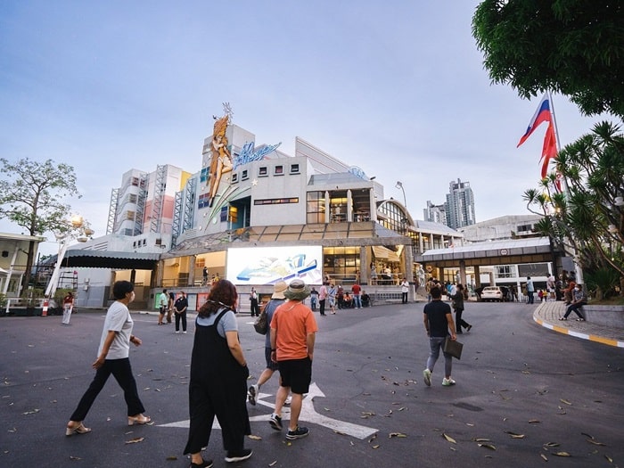 Cách di chuyển đến show Alcazar Cabaret tại Pattaya