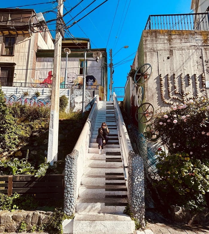 Check in cầu thang piano ở thành phố Valparaiso Chile 