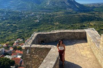 Đến pháo đài Klis Croatia ngắm thiên nhiên tuyệt vời trên đỉnh đồi