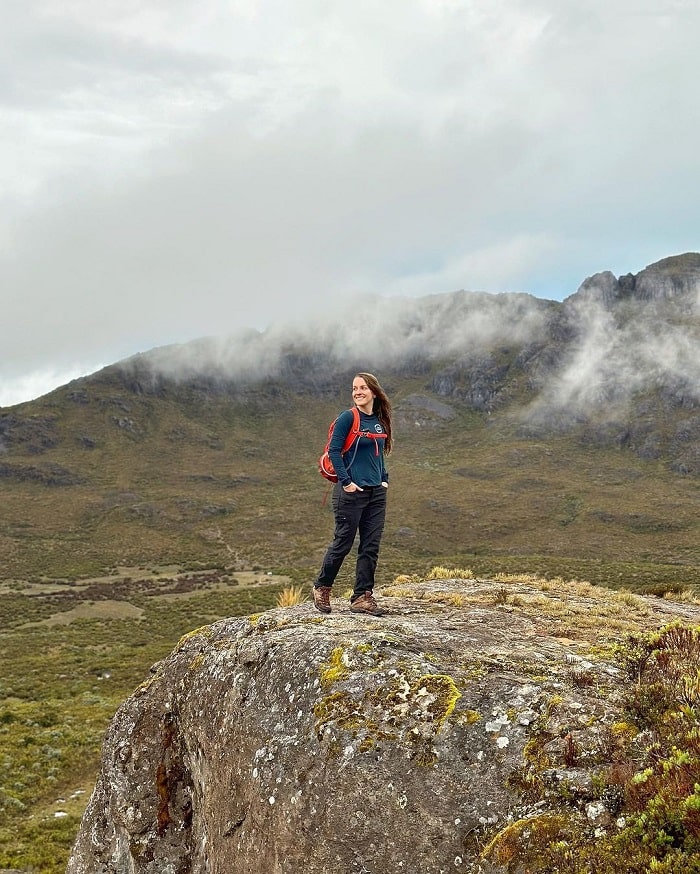Leo núi ở vườn quốc gia Chirripo Costa Rica 