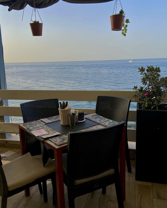 Có quán cà phê và nhà hàng Làng Popeye