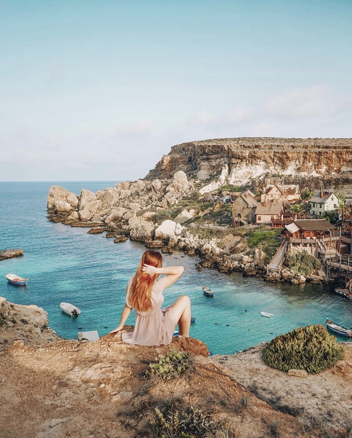 Có những chuyến đi thuyền quanh vịnh Anchor vào mùa hè Làng Popeye