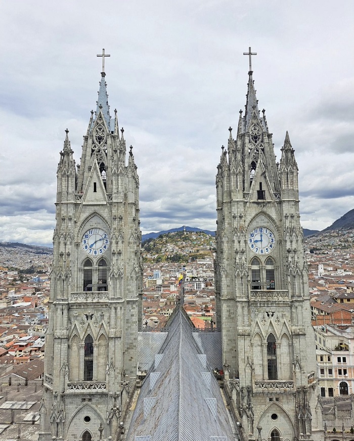 Nhà thờ trung tâm Quito - kinh nghiệm du lịch Ecuador