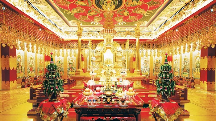 Chính điện của chùa Răng Phật Singapore