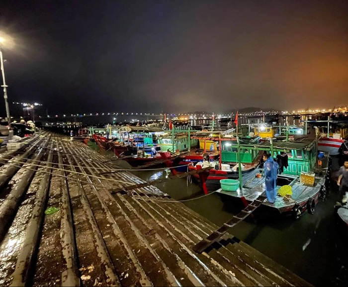 chợ hải sản ở Quảng Ninh - Chợ hải sản Hòn Gai